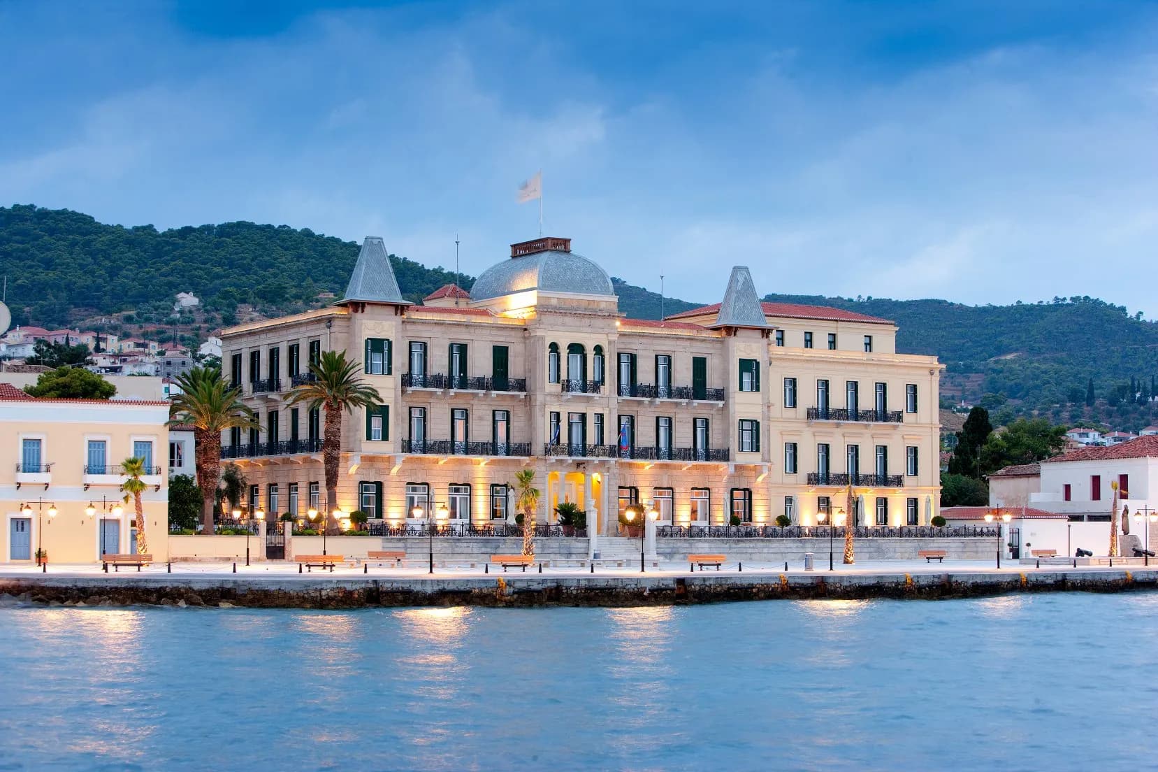 7 Iconic Greek Hotels, Symbols of Architecture
