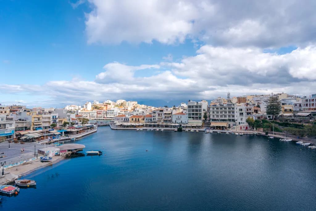 Agios Nikolaos: The Cosmopolitan Capital of Lasithi Through Its Landmarks