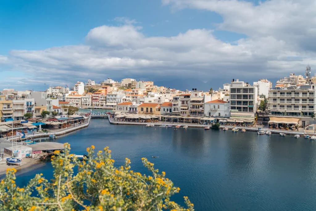 Agios Nikolaos: The Cosmopolitan Destination of Crete Next to a Legendary Lake